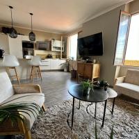 PEYRONNET - Fabulous 2 bedrooms - Sea view - Beach 2min away, hotel em Menton