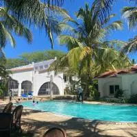 Maasai Koroga Hotel & Apartments، فندق في مومباسا