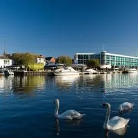Viesnīca Captain's Club Hotel & Spa pilsētā Kraistčērča