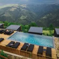 The Altitude Cabin Resort, hotel in Măguri