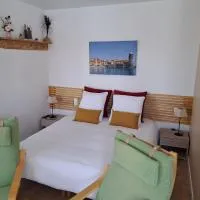 Studio côté jardin, отель в городе Maureillas