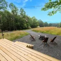 Firefly Ridge Luxury Retreat, hotel em Great Cacapon