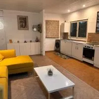 La maison d'à côté: La Tarodière şehrinde bir otel