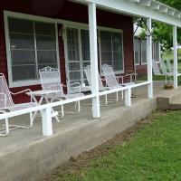 Spacious Cottage Rental for Group Getaway on Ranch near Dallas, Texas, hotel poblíž Mineral Wells - MWL, Buckner