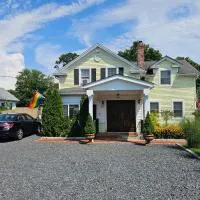 Come As You Are Inn LLC، فندق في Sayville