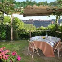 Holiday House Sant'Annunziata, hotel en Monte Rubiaglio