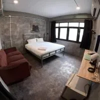 XX GO INN BTS Ari - BTS Ari Station, מלון בSathani Sam Sen