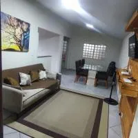 CASA ACONCHEGANTE e ESPAÇOSA, hotel u gradu 'Ourinhos'