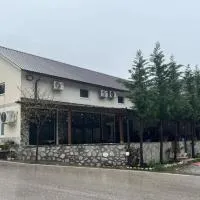 Guest House Besi, hotell i Fierzë