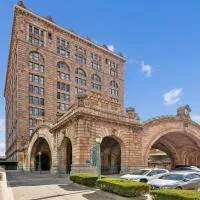 Placemakr Downtown Pittsburgh at The Pennsylvanian, отель в Питтсбурге