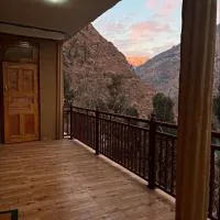 Mizuki Retreat and Cafe, Tirthan Valley, hotel di Gushaini