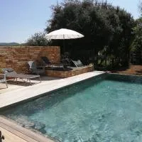 F2 avec piscine, hotel en Causse-de-la-Selle