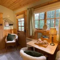 Cosy Wooden Shepherds Hut, khách sạn ở East Heslerton