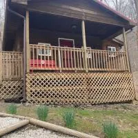 Campfire Cabin, Red River Gorge, KY, River Access & Views、Stantonのホテル