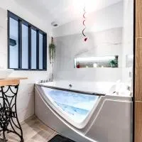 Love Room Loft Spa logement entier balneo et coin exterieur, hotel em Ambronay