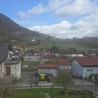 Ofta International guests house, hotel di Senovo