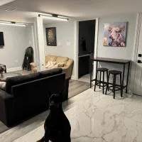 Oshawa Connect - Prime Location, Modern Space, hotell i Oshawa