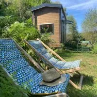 Tiny House tout confort dans un écrin de nature, hotel di Saint-Bonnet-le-Chastel