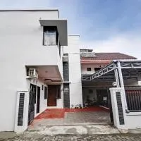 Hotel O Nathania Exclusive, khách sạn ở Sleman