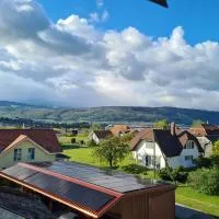 Attic Suite Mountain & Lake View - 2nd floor, hotel em Vinelz