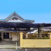 SPOT ON 92529 Penginapan Wisma Bintang Syariah Near MTs Al Ma'arif Kota Bangun、Lebakcelongのホテル