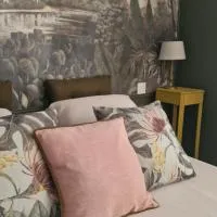Gîte indépendant et intimiste dans une Maison d'artistes, 3 min de la Ferté-sous-Jouarre, 42 min de Paris TER, 35 min de Disney, 10 min de l'A4, Hotel in Reuil-en-Brie