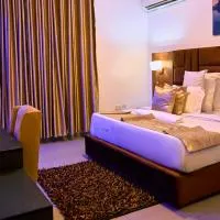 Crownedge Hotels, viešbutis mieste Ikedža
