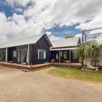 Catley Lodge B&B Farmstay, hotel v mestu Te Horo