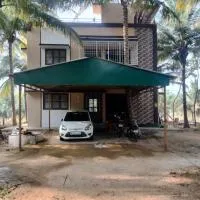 KV Farm house, hotel sa Malaiyāndipattanam