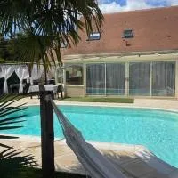 Chambre d'hôtes la Suite Maximinoise parking privé à 5mn de Chantilly et à proximité de Senlis et autoroute A1,Parc Astérix, Pierrefonds, Compiegne, Aéroport Roissy Charles de Gaulle, hotel u gradu Sen Maksimen
