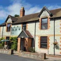 OYO The Walnut Tree、West CamelにあるRAF Yeovilton - YEOの周辺ホテル