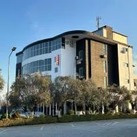 Luxury Hotel By Gjyshi, hotel en Qerek