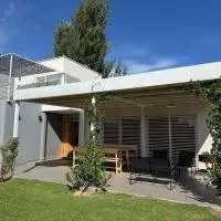 CASA ESPECTACULAR EN VISTALBA MENDOZA、Las Compuertasのホテル