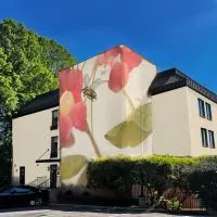 Hive House, hotel di Cary