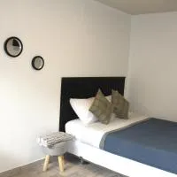 Hab baño privado aeropuerto, хотел в Сантяго