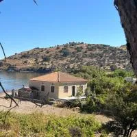 Ambelos, Lesvos Beach House โรงแรมในSkoutaros