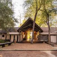 Shakawe River Lodge, hotel u gradu Shakawe
