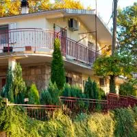Apartments Cvitini Dvori Garjak โรงแรมในVrlika