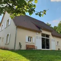 Chambres d'hôtes, Le champ fleuri, hotelli kohteessa La Châtre