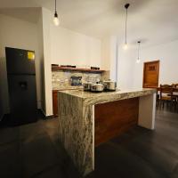 Suite Golden Beach, hotel in zona General Villamil Airport - IBB, Puerto Villamil