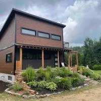 Oasis thermal Mauricie Chalet NE Chic Shack، فندق في سانت ماتيو دو بارك