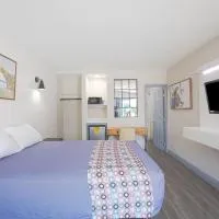 Titusville में, होटल Sunrise Inn by OYO Titusville FL