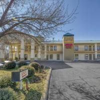 OYO Hotel Grenada West, hotel near Greenwood-Leflore Airport - GWO, Grenada