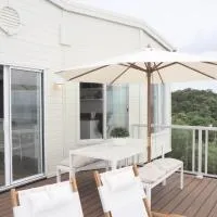 Tangalooma Life - 2 Bed 2 Bath Private Luxury Stay, хотел в Тангалума