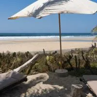 Cabanas Adobe Frente Al Mar, готель у місті Пуерто-Ескондідо