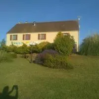 Logis hôtel Les Confins du perche, hótel í Sceaux-sur-Huisne