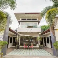 OYO 489 Casa Mia Hotel Suites, hotel General Santosban