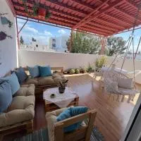 Étage privé tout confort deux chambres salle de bain et cuisine, hótel í Ariana