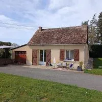 La petite maison à la campagne !، فندق في Parcé-sur-Sarthe