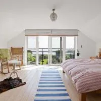 Large Stunning Sea View Coastal Townhouse, готель у місті Killough